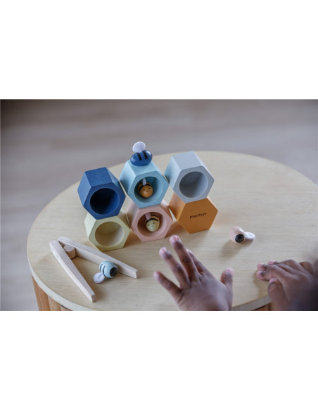 Abejas en la colmena orchard